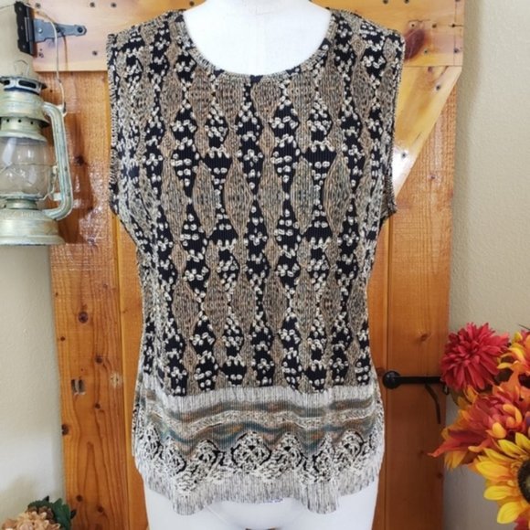 Plisse Tops - 🎈 PLISSE Black & Gold Crew Neck Sleeveless Tank